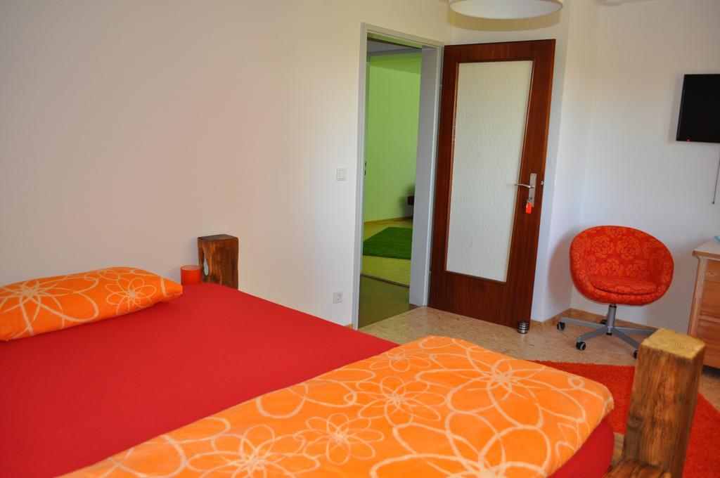 Doppel- oder Zweibettzimmer